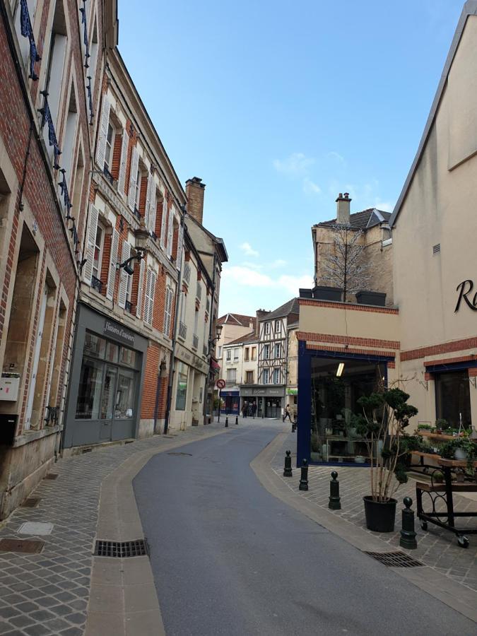 Appartement hyper-centre Epernay avec sauna et parking privé Esterno foto