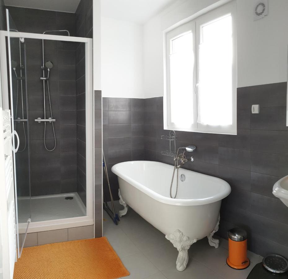 Appartement hyper-centre Epernay avec sauna et parking privé Esterno foto