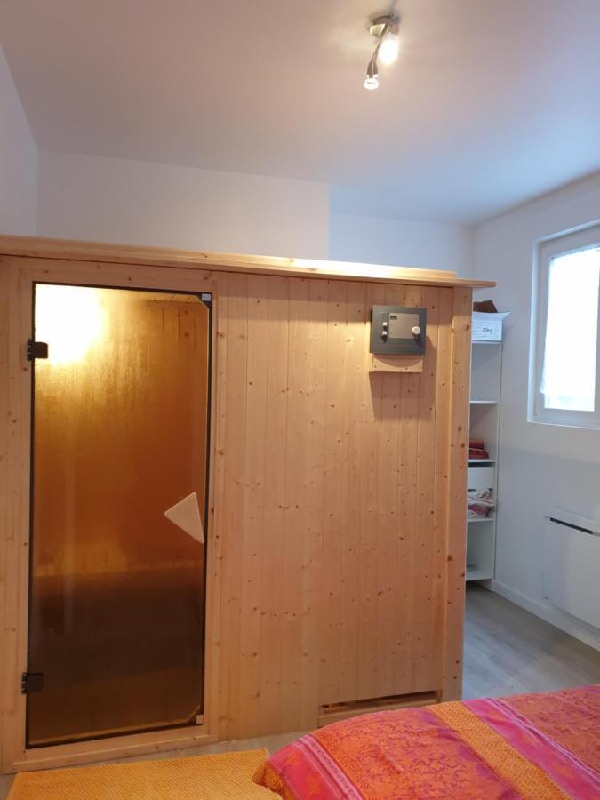Appartement hyper-centre Epernay avec sauna et parking privé Esterno foto
